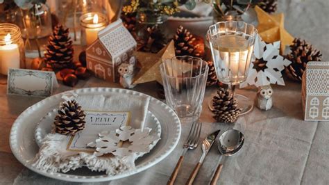 Papercraft table decorations .